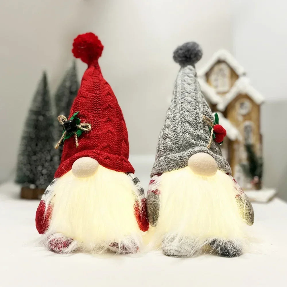 Adorno de Gnomo Navideño con Linterna y Gorro de Punto